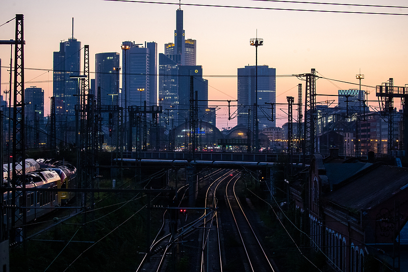 Prazne pruge u Frankfurtu (Foto: EPA-EFE)