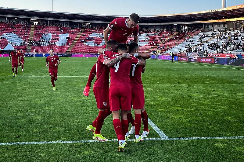 Slavlje nogometaša Srbije (Foto: Twitter/FSS)