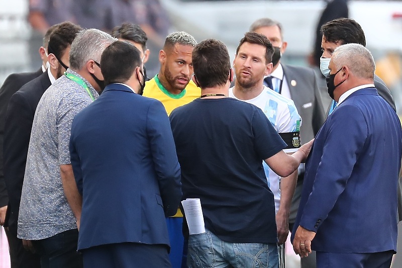 Neymar i Messi na početku meča (Foto: Twitter)