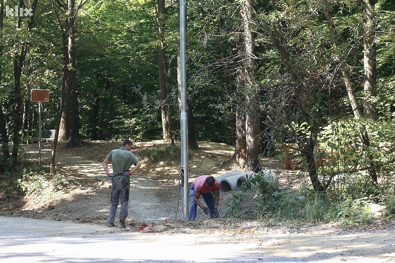Radnici već rade na uređenju Ilinčice (Foto: A. K./Klix.ba)