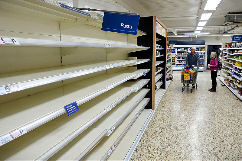 Kupci na policama više ne mogu u svakom trenutku naći sve što im treba/Foto: Shutterstock