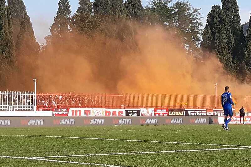 Derbi je nakratko prekinut sredinom prvog poluvremena (Foto: G. Š./Klix.ba)