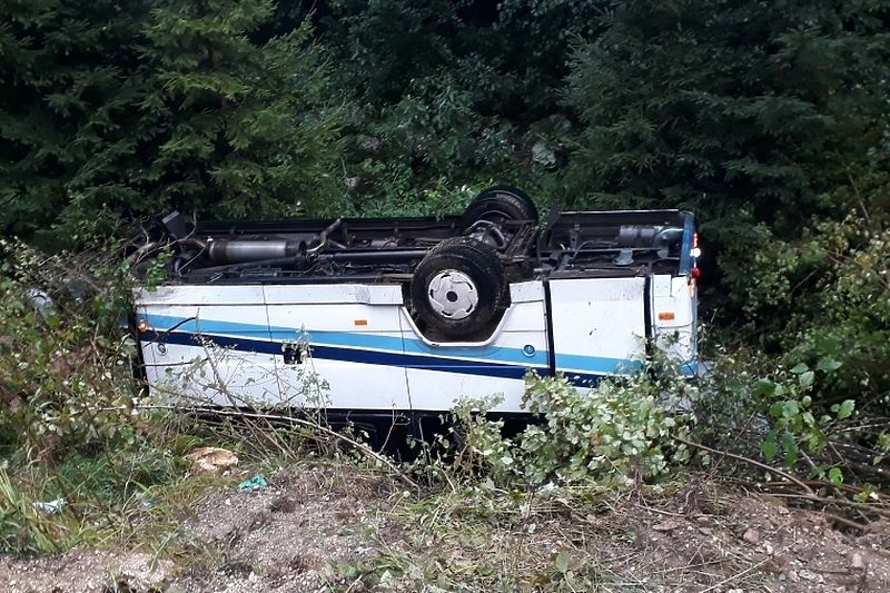 Autobus se prevrnuo (Foto: gvu.ba)