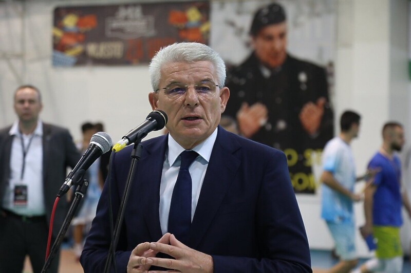 Džaferović prisustvovao završnici malonogometnog turnira (Foto: FENA)