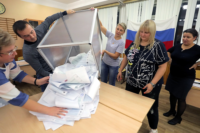 U toku brojanje listića (Foto: EPA-EFE)