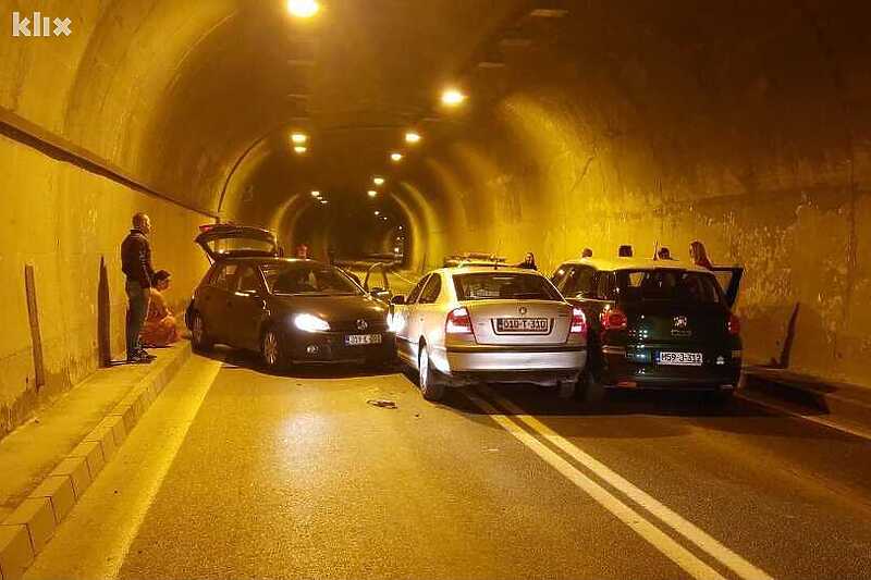 Saobraćajna nesreća u tunelu Vranduk (Foto: Čitatelj)