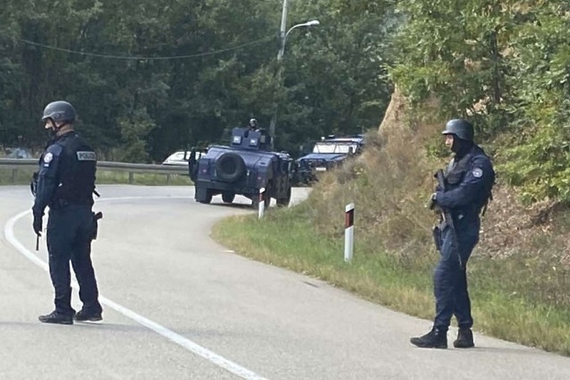 Policija na prijelazu Brnjak (Foto: Kosovo online)
