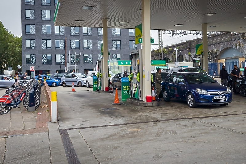 Velike gužve na benzinskim pumpama širom Velike Britanije/Foto: Shutterstock