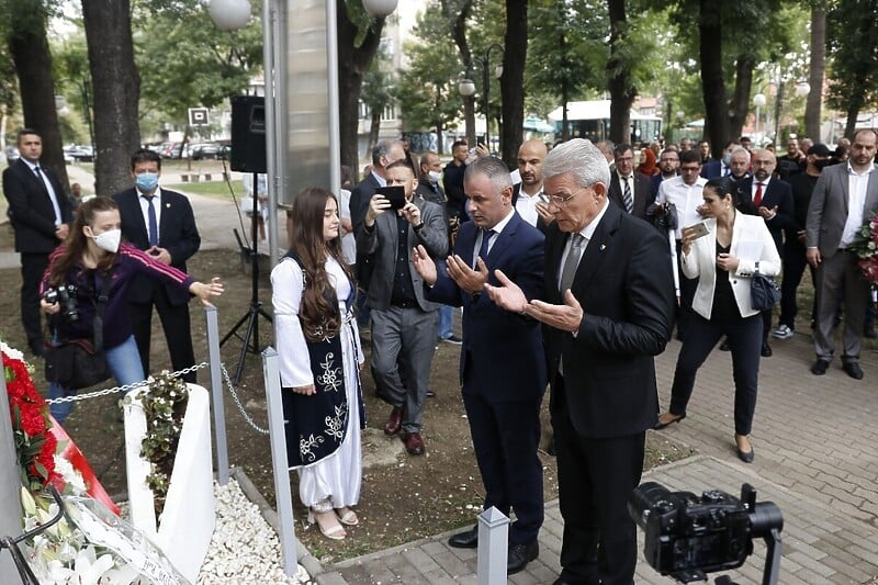 Šefik Džaferović u Skoplju odao počast žrtvama genocida u Srebrenici (Foto: FENA)