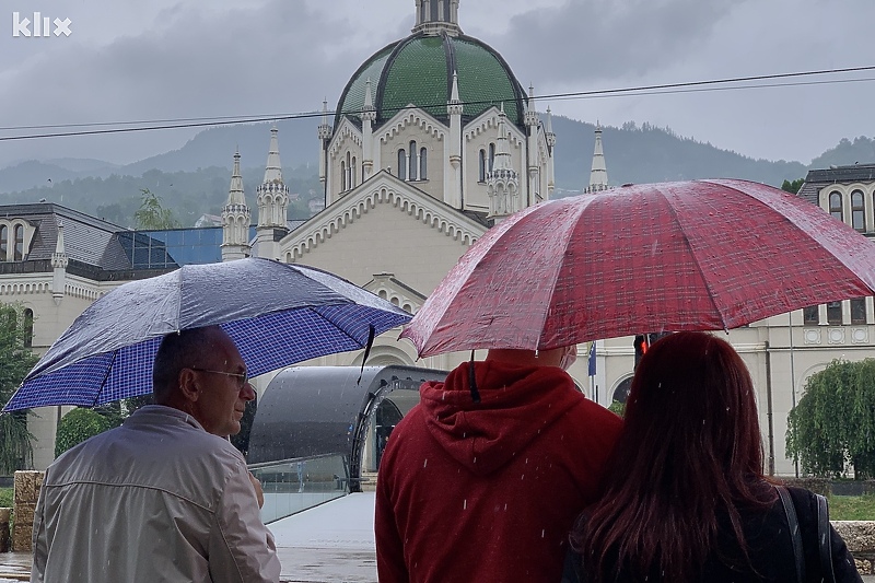 Od ponedjeljka obavezni kišobrani (Foto: I. Š./Klix.ba)