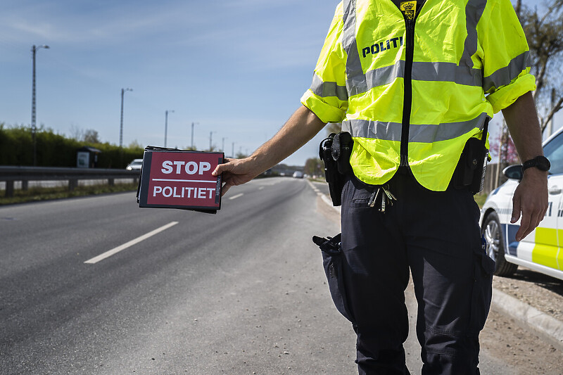 Policija i novčano kaznila nesavjesnog vozača (Foto: EPA-EFE)