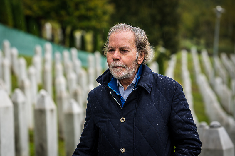 Diego Arria u Srebrenici (Foto: Memorijalni centar Srebrenica)