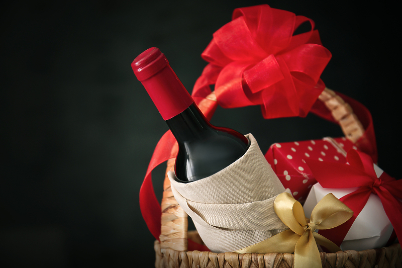 Kupovano vino, poklon setovi... (Foto: Shutterstock)