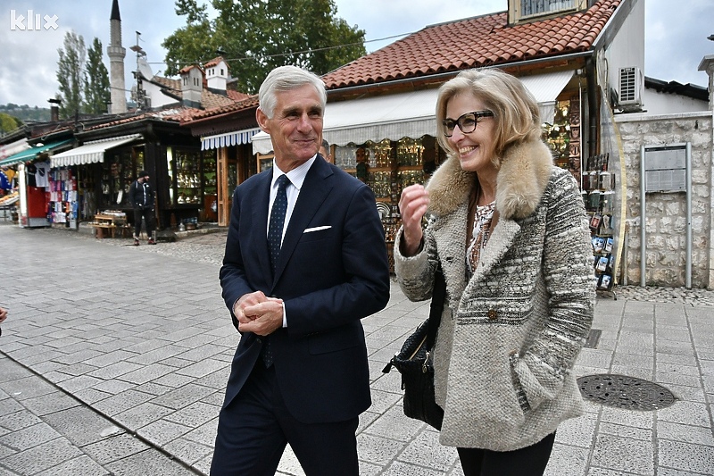 Michael Linhart tokom šetnje Baščaršijom (Foto: I. Š./Klix.ba)