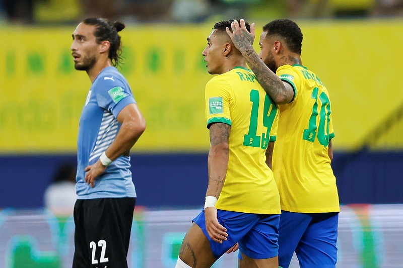 Raphinha i Neymar slave pogodak protiv Urugvaja (Foto: EPA-EFE)
