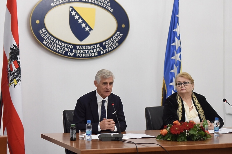 Šef austrijske misije Michael Linhart i ministrica vanjskih poslova BiH Bisera Turković (Foto: T. S./Klix.ba)