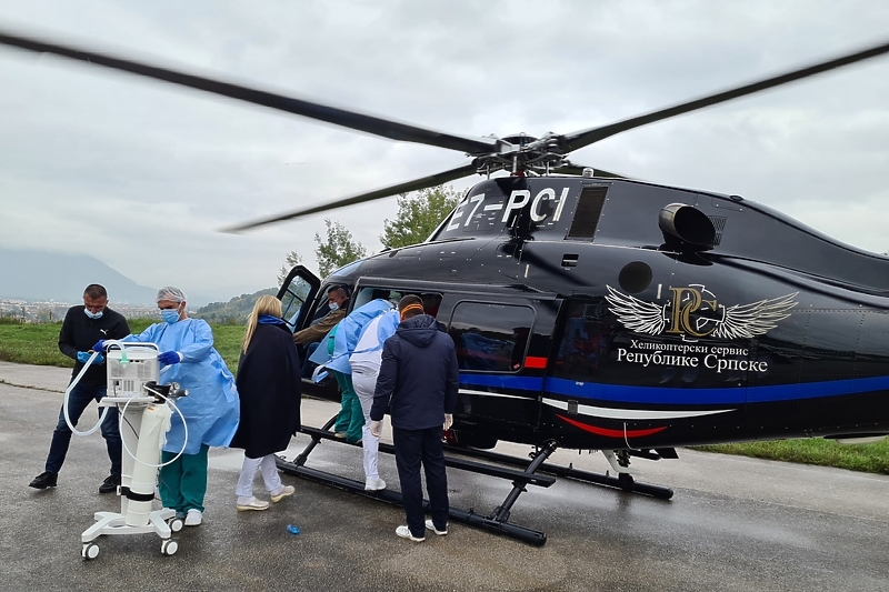Trudnica iz Opće bolnice u Sarajevu ruskim helikopterom hitno prebačena u Zagreb B_211016024