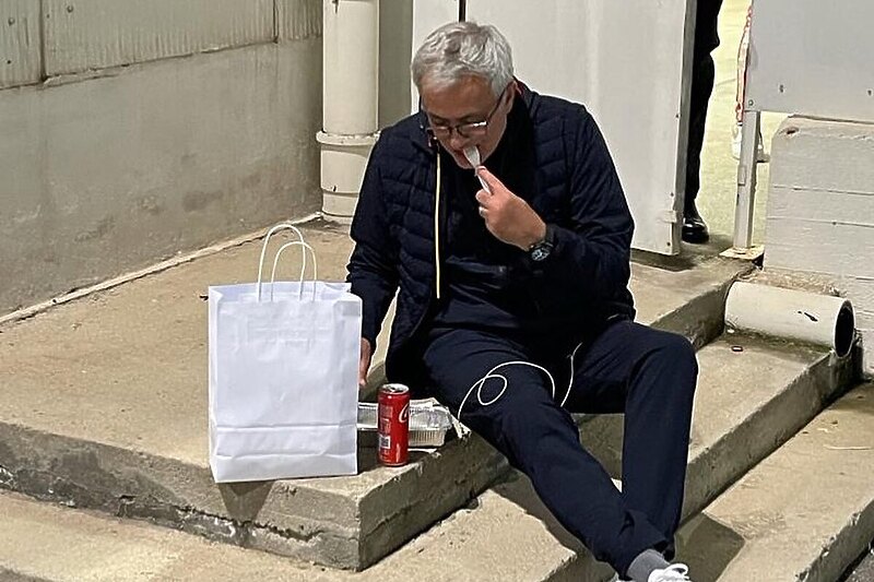 Jose Mourinho večera nakon meča u Cagliariju (Foto: Instagram)