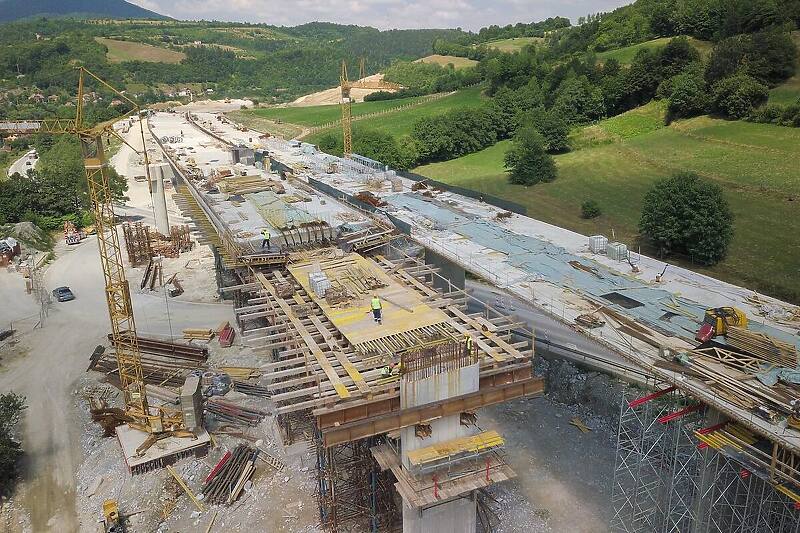 Od projekata u implementaciji, najviše ih je iz oblasti cestogradnje