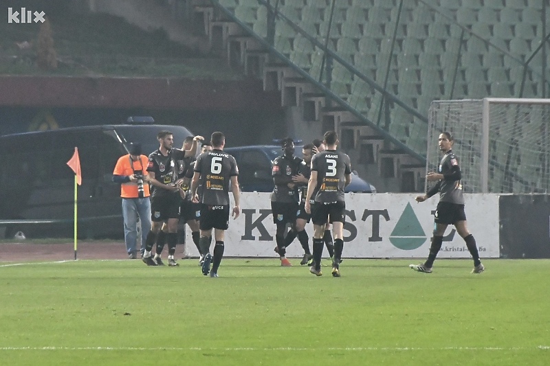 Slavlje igrača Rudara nakon pogotka za 1:1 (Foto: I. Š./Klix.ba)