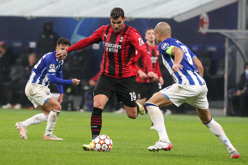 Hernandez u prodoru protiv Pepea (Foto: EPA-EFE)