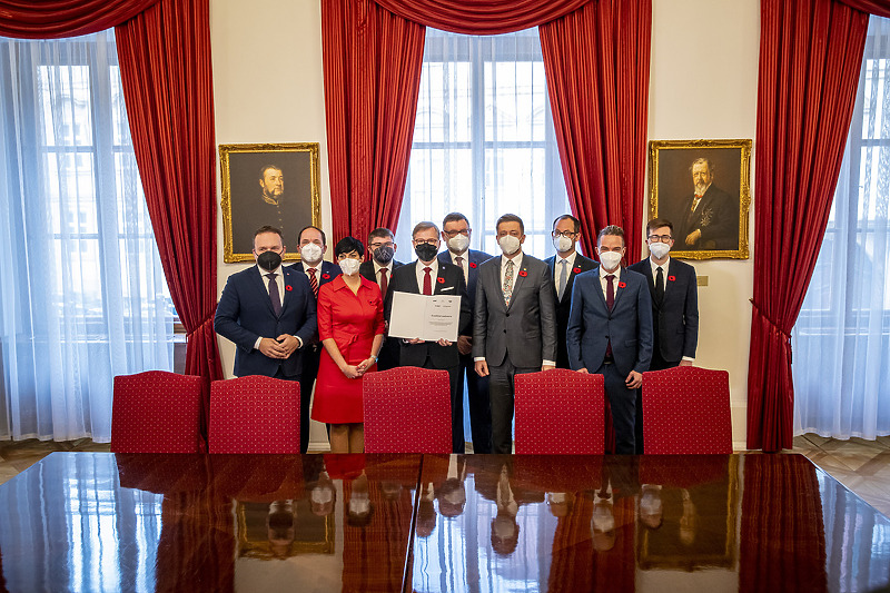 Lideri stranaka potpisali sporazum u Pragu (Foto: EPA-EFE)