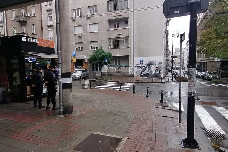 Policija osigurava mural (Foto: Dejan Kožul/Danas.rs)