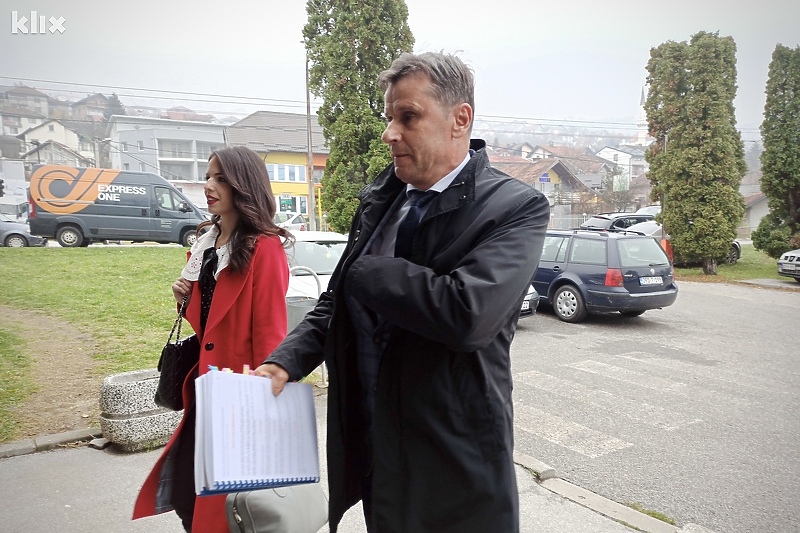 Fadil Novalić s advokaticom (Foto: T. S./Klix.ba)