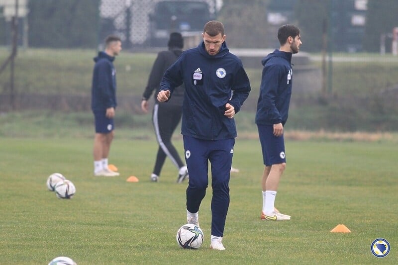 Džeko na treningu u TK FK Sarajevo u Butmiru (Foto: NS BiH)