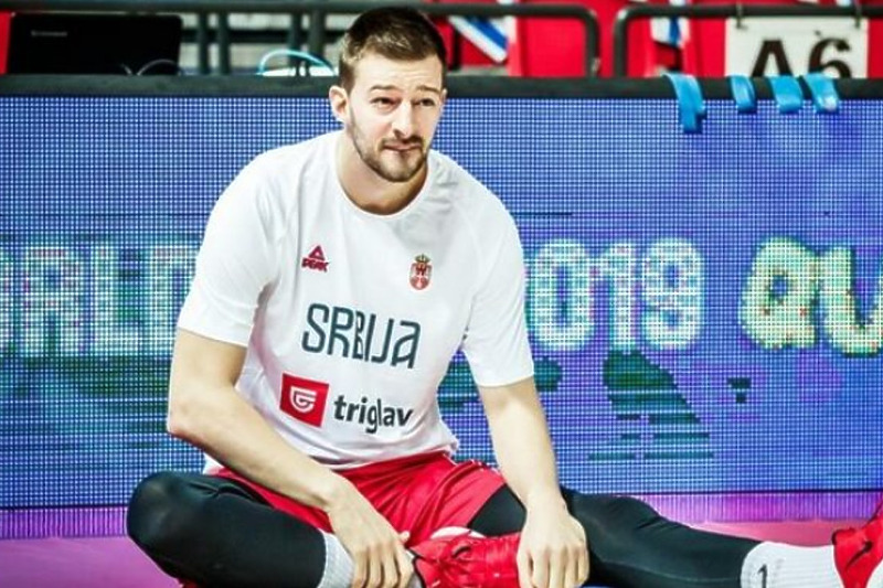 Srbijanski košarkaš Stevan Jelovac srušio se na parketu i hitno  hospitalizovan