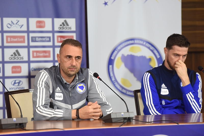 Ivaylo Petev i Ibrahim Šehić na press konferenciji pred meč s Ukrajinom (Foto: T. S./Klix.ba)
