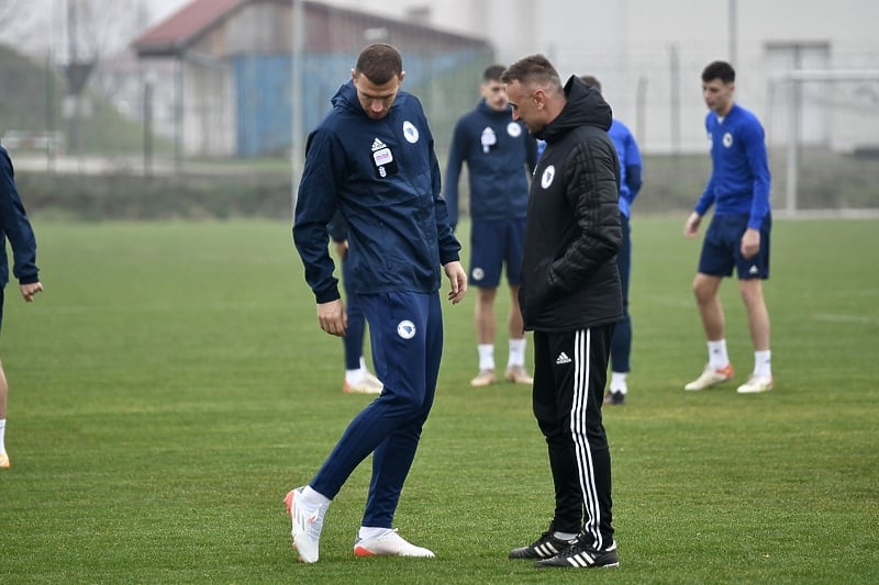 Džeko i Petev na jednom od treninga pred meč s Finskom (Foto: D. S./Klix.ba)