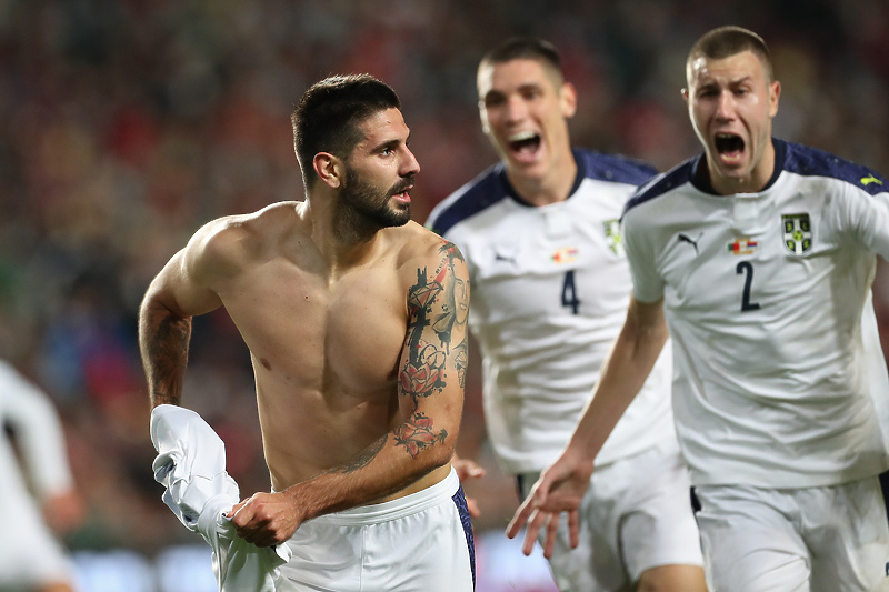 Slavlje Mitrovića i saigrača iz reprezentacije Srbije nakon gola protiv Portugala (Foto: EPA-EFE)