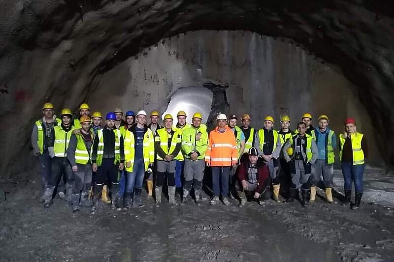 Ekipa koja je učestvovala u probijanju tunela Zenica