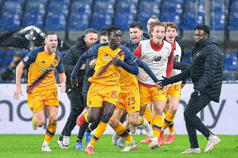 Slavlje nogometaša Rome nakon gola Afena-Gyana (Foto: EPA-EFE)