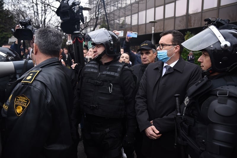 Džindić se danas pokušao obratiti rudarima (Foto: D. S./Klix.ba)