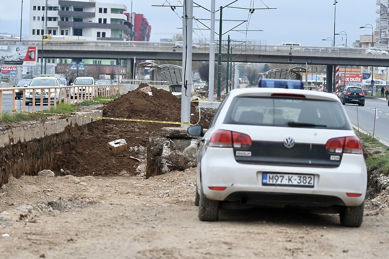Policija osigurava prostor na kojem su posmrtni ostaci pronađeni (Foto: D. S./Klix.ba)