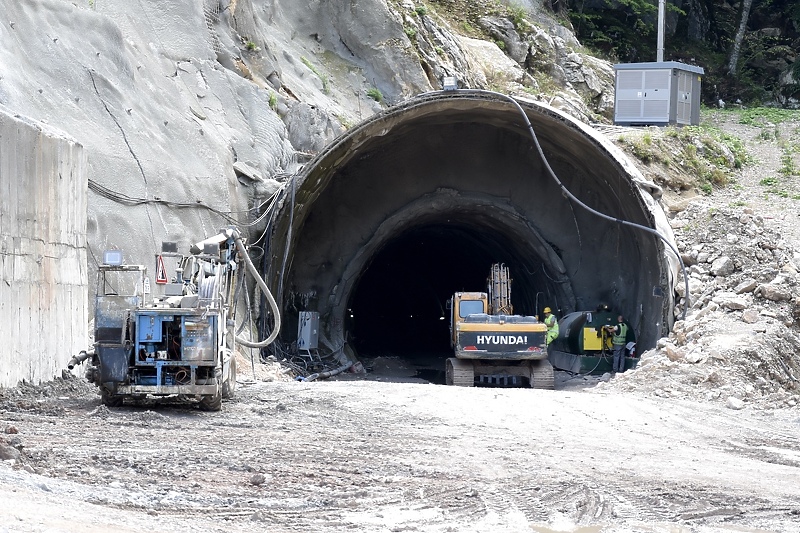 Od 5,5 kilometara tunela hranjen probijeno 2,5 kilometara i potrošeno svih 80 miliona KM za gradnju (Foto: D. S./Klix.ba)