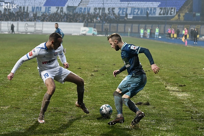 Padavine su stvorile brojne probleme na stadionu Grbavica (Foto: D. S./Klix.ba)