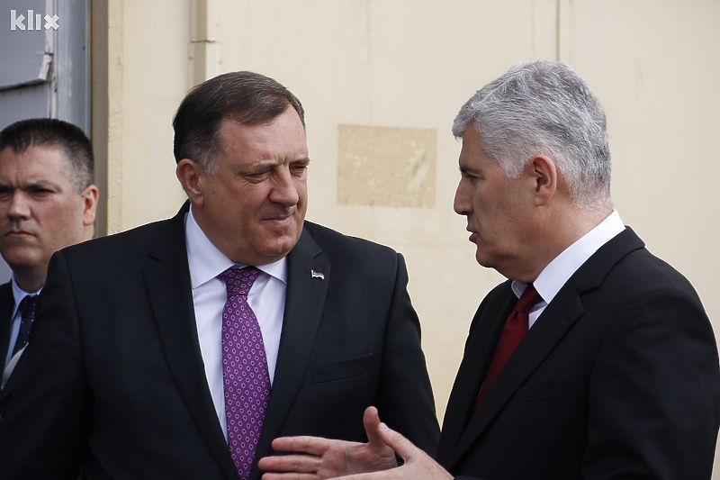 Milorad Dodik i Dragan Čović na istom fonu (Foto: R. D./Klix.ba)