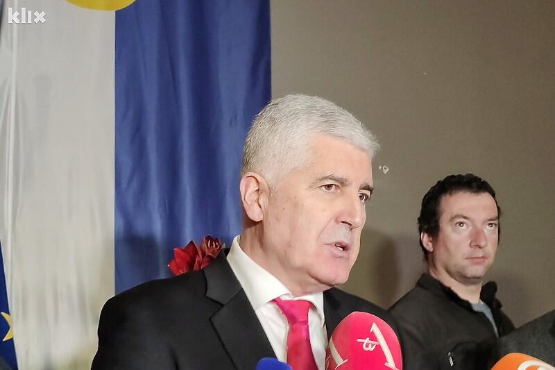 Dragan Čović nakon božićnog prijema u Mostaru (Foto: G. Š./Klix.ba)