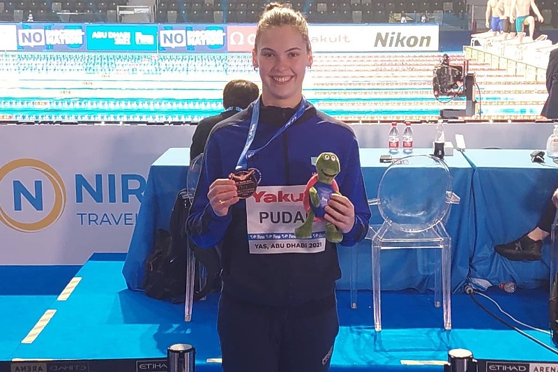 Lana Pudar s osvojenom medaljom u disciplini 200 metara delfin (Foto: Facebook)