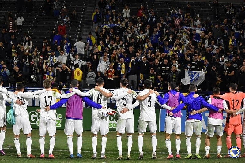 Igrači reprezentacije BiH nakon utakmice (Foto: Nogometni savez BiH)