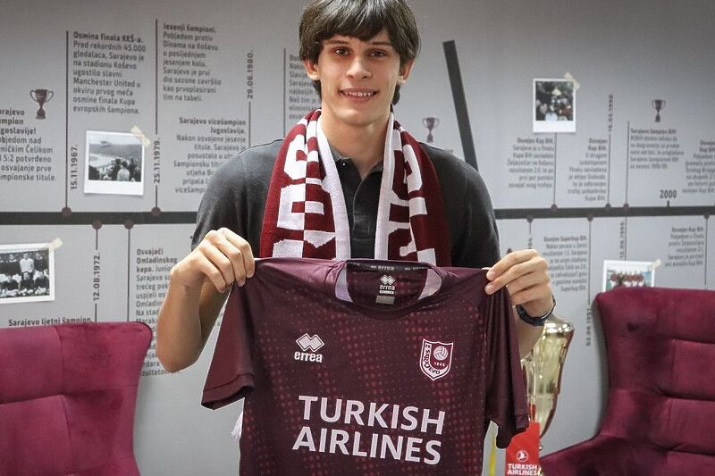 Haris Ališah nakon potpisa ugovora (Foto: FK Sarajevo)