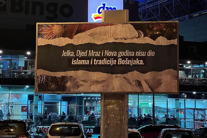 Bilboard ispred Tržnog centra u Zenici