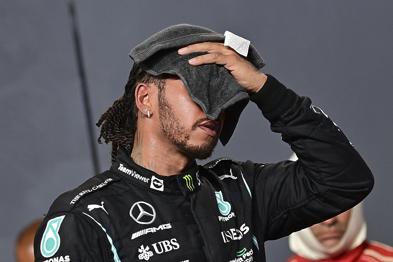 Hamilton je na kontroverzan način ostao bez titule (Foto: EPA-EFE)