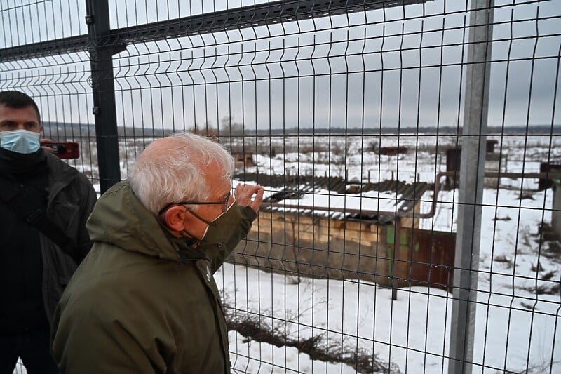 Borrell tokom posjete Lugansku (Foto: Twitter)