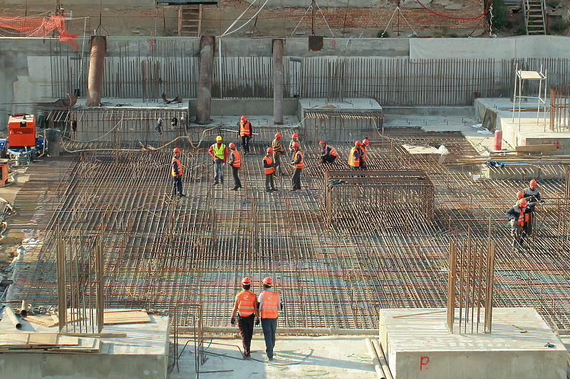U nedostatku domaćih građevinskih radnika, poslodavci prinuđeni uvoziti strane/Foto: Shutterstock
