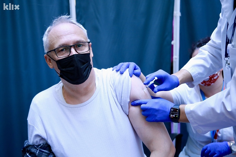 Danas se u SCC-u vakcinisao i ministar Haris Vranić (Foto: I. L./Klix.ba)
