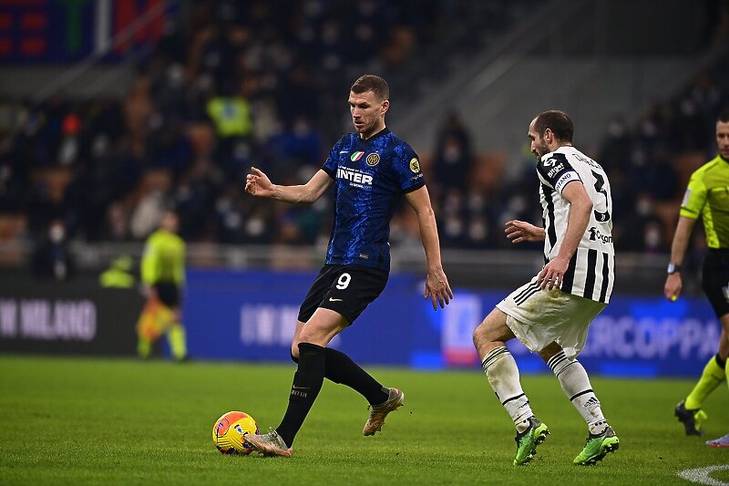 Džeko u akciji protiv Juventusa (Foto: Inter)
